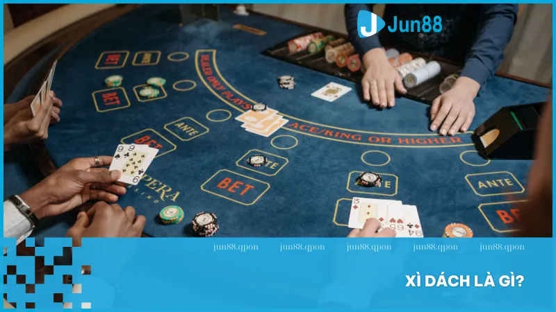 Trải nghiệm Xì Dách Jun88 đậm chất chiến thuật và giải trí 2 Xì Dách là trò chơi bài đơn giản dễ tiếp cận nhưng mang đến cảm giác hồi hộp và chiến thuật sâu sắc cho người chơi